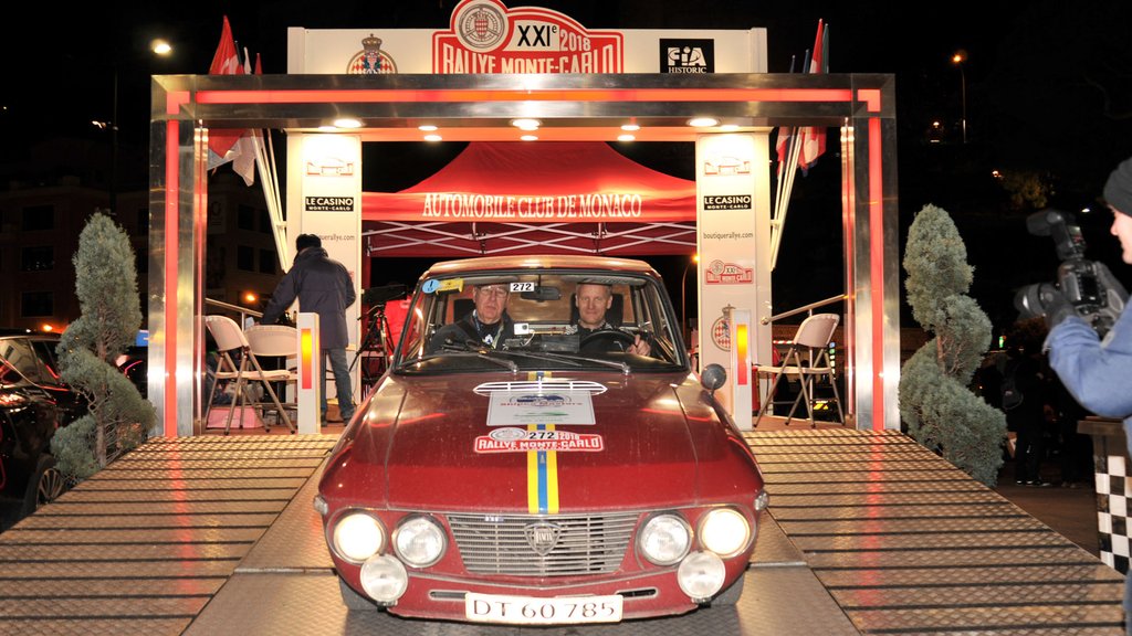 Kenneth Kruse Simonsen og Otto Kristensen passerer målrampen i Monaco på en flot 26. plads
(Foto: Viggo Johansen, rallypics.dk)